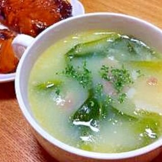 チンゲン菜とベーコンの簡単中華クリームスープ